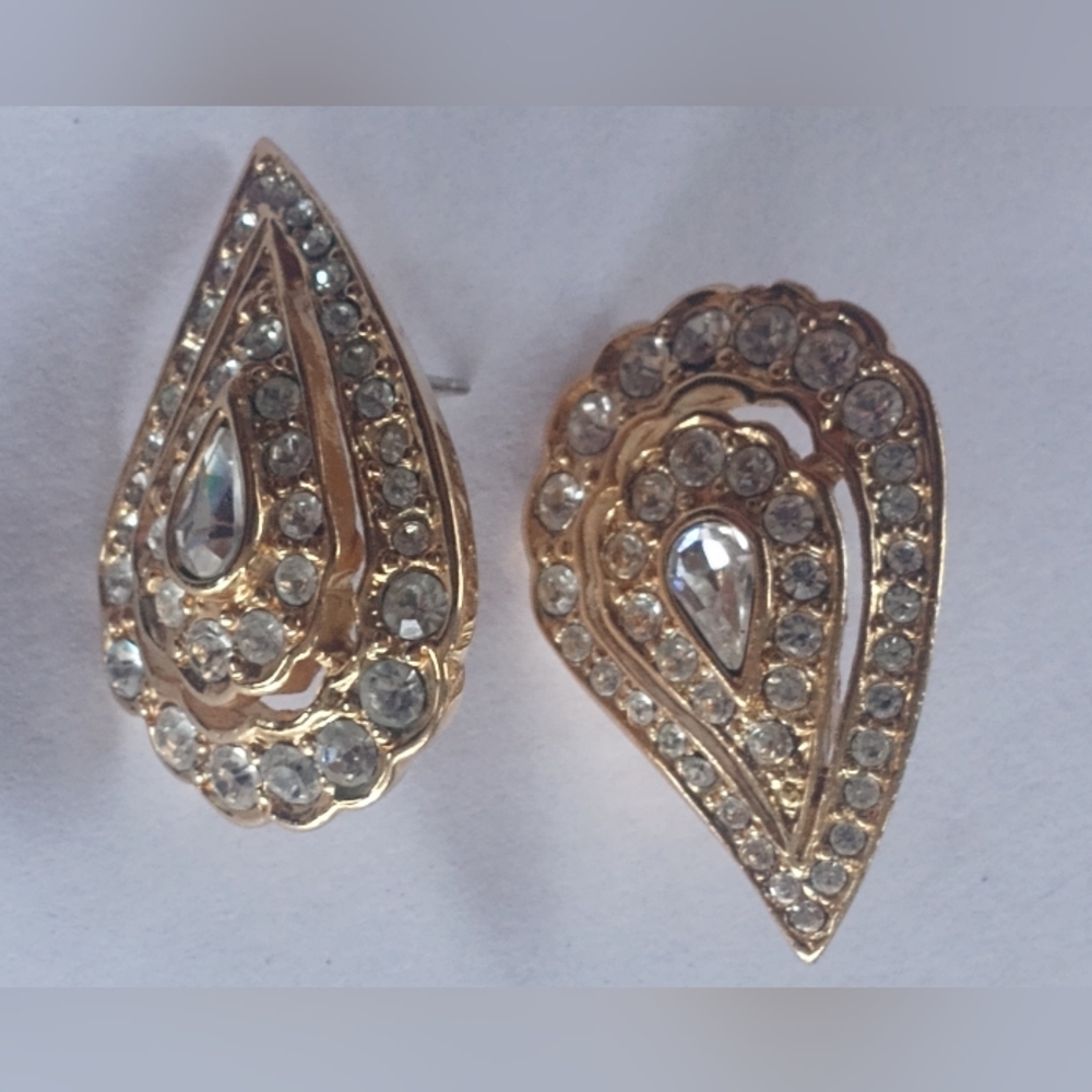 Trifari TM Rhinestones Leaf/Heart Gold Tone Pierced 80's Earrings